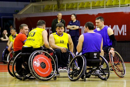 Инвалиды-колясочники. Фотография с сайта sportprimorsky.ru