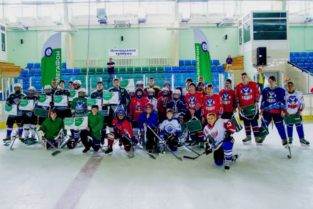 Хоккеисты. Фотография с сайта sportprimorsky.ru