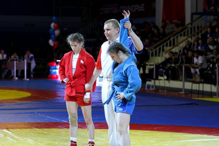 Приморские самбисты завоевали золотые награды в первый день международного турнира