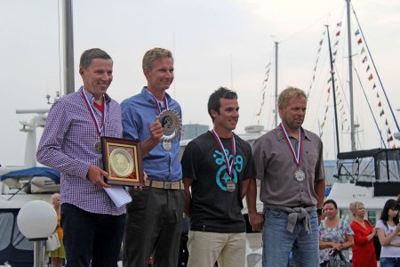 Во Владивостоке наградили победителей международного парусного фестиваля «Кубок «Семь футов 2014»