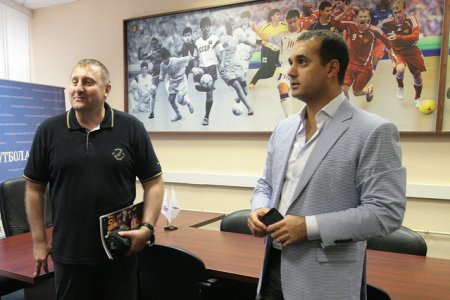 Директор краевого департамента ФКиС Жан Кузнецов и президент АМФР Эмиль Алиев обсудили направления развития мини-футбола в Приморье