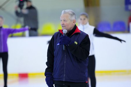 Заслуженный тренер Виктор Кудрявцев провел мастер-класс для юных фигуристов