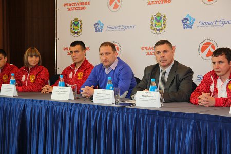 На пресс-конференции чествовали приморских чемпионов мира по кудо