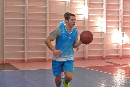 В Спасске определили сильнейшую команду по баскетболу среди учащихся