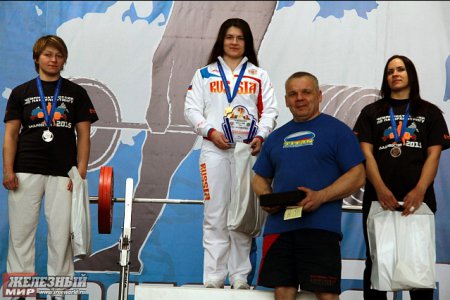 Владивостокская спортсменка Ангелина Еловикова впервые завоевала «бронзу» чемпионата России по пауэрлифтингу