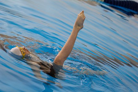 Во Владивостоке стартовали краевые соревнования по синхронному плаванию