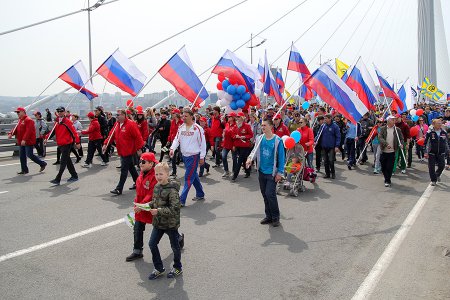 Приморские спортсмены приняли участие в первомайской демонстрации