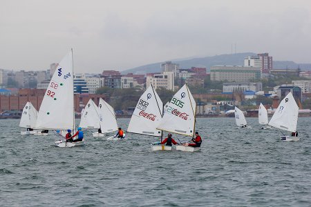 Юные яхтсмены открыли парусный сезон во Владивостоке