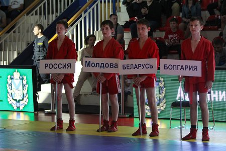 «Мемориал Юрия Потапова» во Владивостоке собрал самбистов из 15 стран