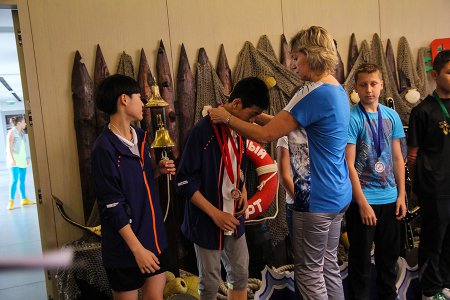 Победителям 6-го международного юношеского турнира по бадминтону и теннису вручили награды