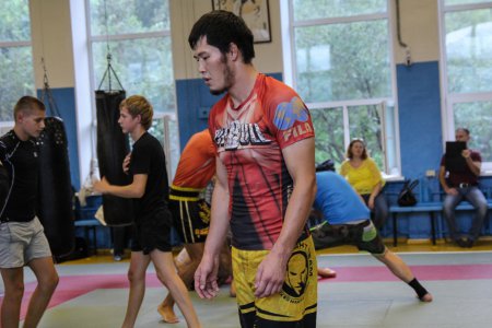 Участник «Битвы Чемпионов» из Казахстана провел мастер-класс по смешанному боевому единоборству ММА