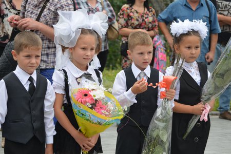 Известные гребцы поздравили учеников 5-й школы с Днем знаний