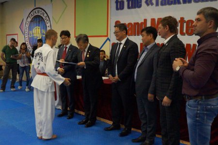 Легенда Международной федерации тхэквондо Чой Джун Хва посетил Уссурийск 