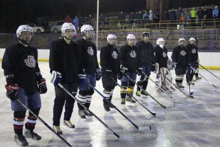 В Артеме проходит хоккейный турнир памяти тренера памяти Дмитрия Ашуркина