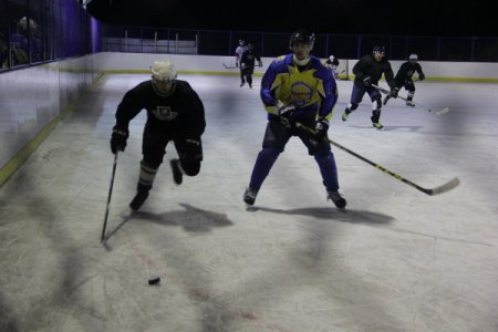 В Артеме проходит хоккейный турнир памяти тренера памяти Дмитрия Ашуркина