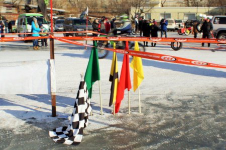 Приморские мотогонщики открыли сезон ледовых гонок