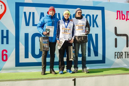 Во Владивостоке наградили победителей международного ледового полумарафона «Vladivostok Ice Run»