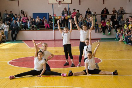 Самые юные воспитанники Приморской федерации спортивной аэробики отпраздновали «Спортивную весну»