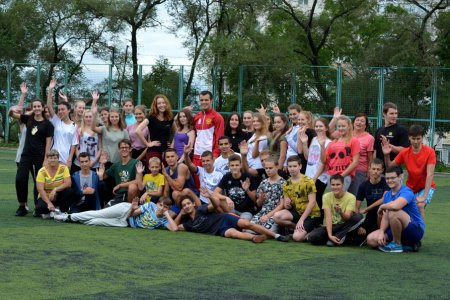 Посол ГТО Андрей Черных провел урок физкультуры в 35-й школе Владивостока