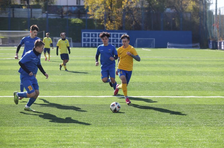 Во Владивостоке после модернизации по нацпроекту открыли футбольный стадион «Юность»