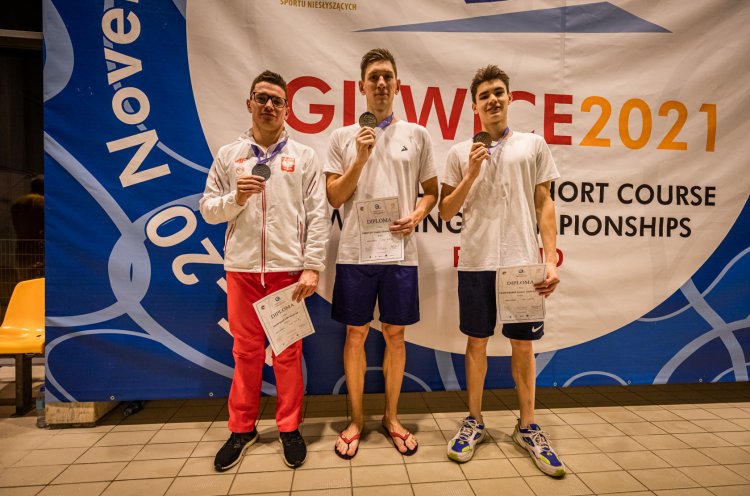 Восемь золотых медалей завоевал приморец Виталий Оботин на чемпионате мира по плаванию