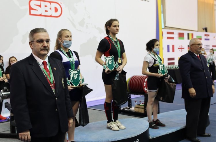 Приморские пауэрлифтеры завоевали две золотые медали первенства Европы