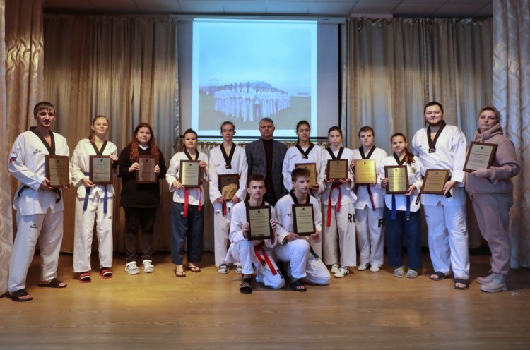 Юных тхэквондистов Приморья наградили за успешные выступления на первенстве России спорта глухих