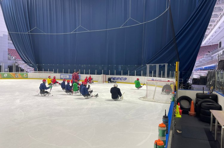 Сборная России по следж-хоккею начала в Приморье подготовку к Паралимпийским играм в Пекине