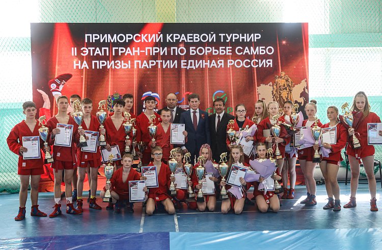 Краевой турнир по самбо в честь Дня Победы стартовал в Приморье