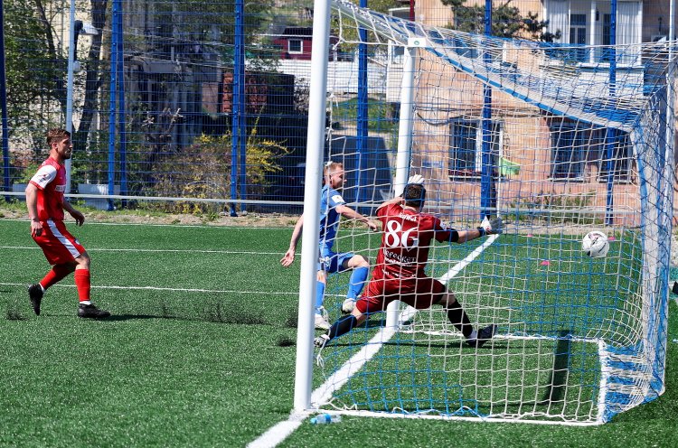 Футболисты «Динамо-Владивосток» упустили победу над «Пересветом»