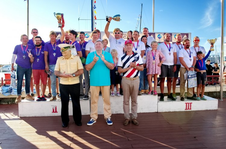 Во Владивостоке наградили победителей чемпионата России по парусному спорту
