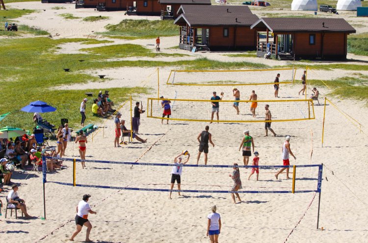 Йога, калистеника и пляжный волейбол: фестиваль «На песке» состоялся в третий раз