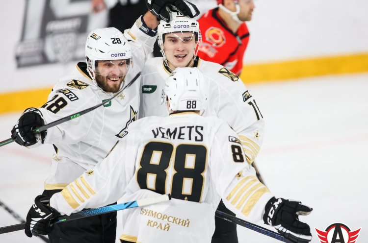 Хоккеисты «Адмирала» одержали первую с 2015 года победу в Екатеринбурге