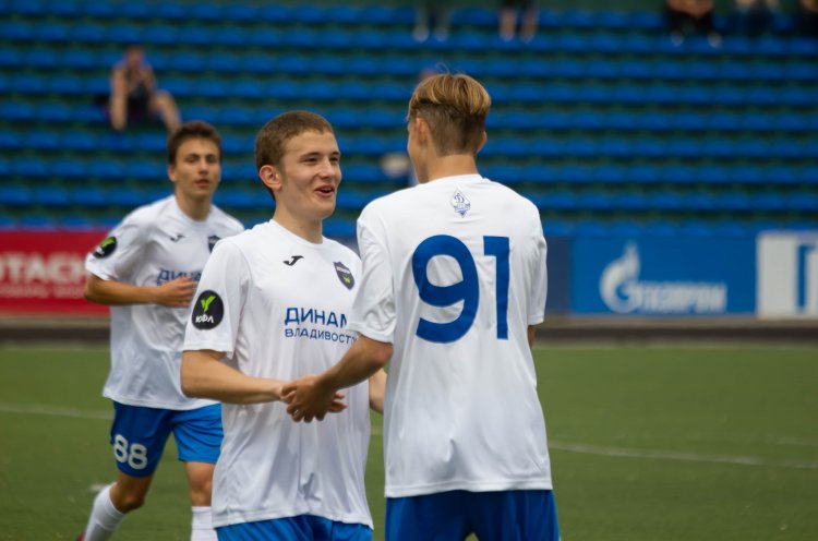 Приморские футболисты возглавили таблицу Дальневосточной юношеской футбольной лиги