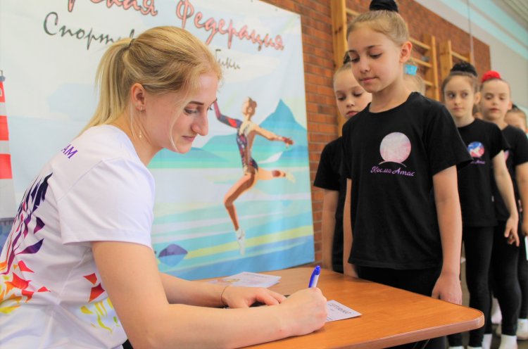 Олимпийская чемпионка Лилия Ахаимова дала мастер-класс для спортсменов приморской федерации спортивной аэробики