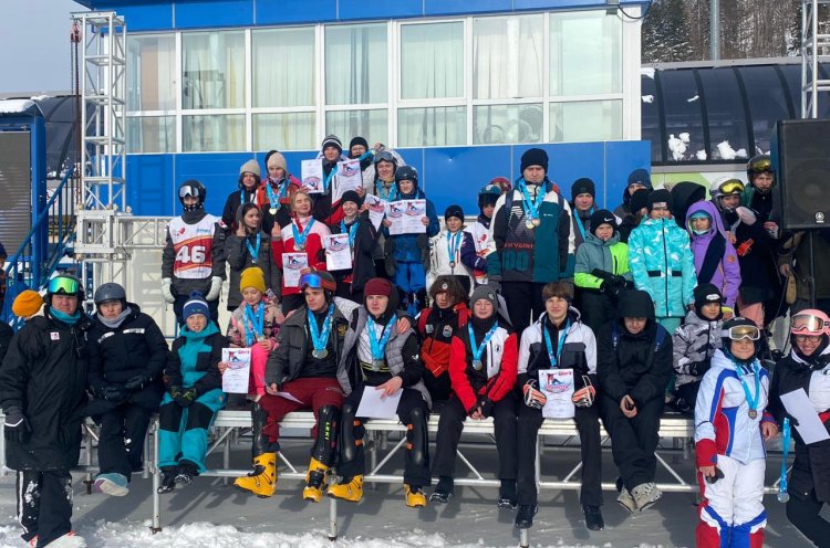 15 медалей выиграли приморские сноубордисты на чемпионате и первенстве ДФО