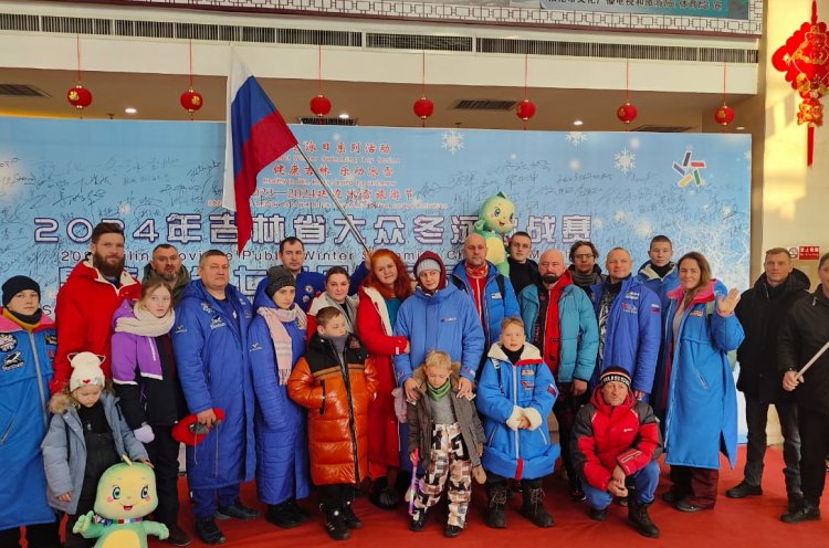 Приморцы успешно выступили на соревнованиях по зимнему плаванию в Китае