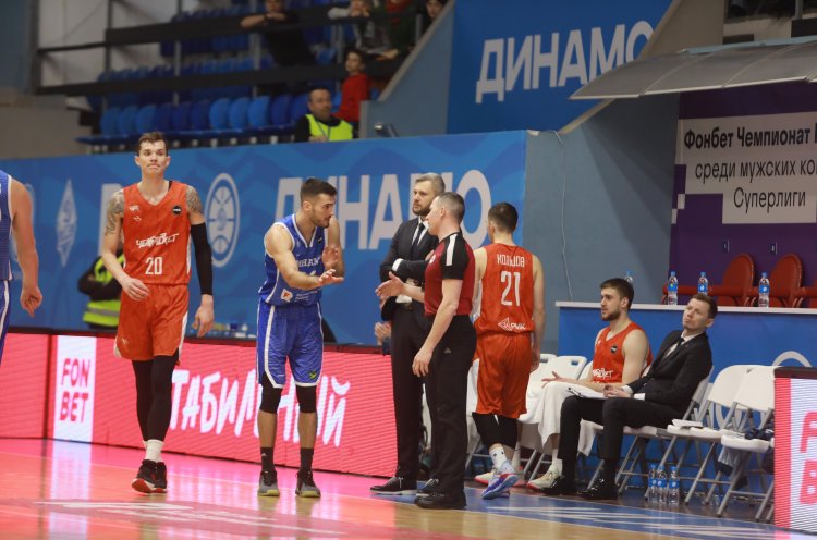 Баскетболисты «Динамо» во Владивостоке уверенно переиграли «Челбаскет»