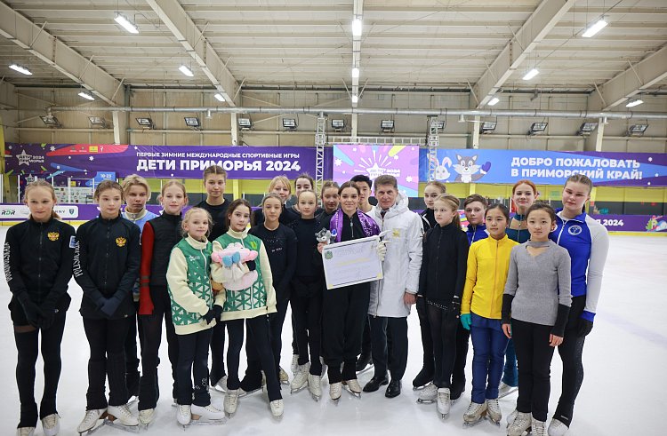 Аделина Сотникова провела мастер-класс по фигурному катанию для участников игр «Дети Приморья»