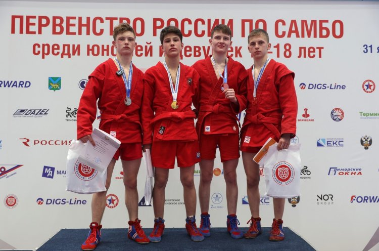 Три медали домашнего первенства России выиграли приморские самбисты